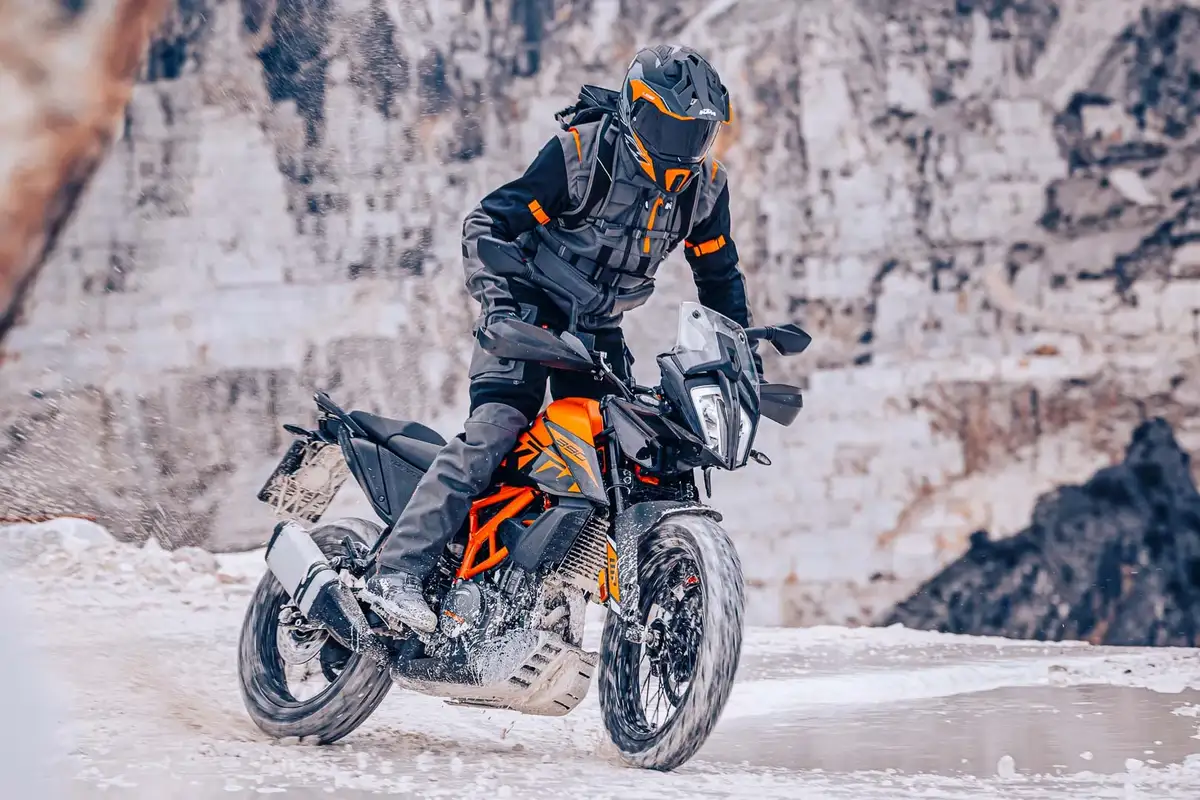 ktm-390-2023