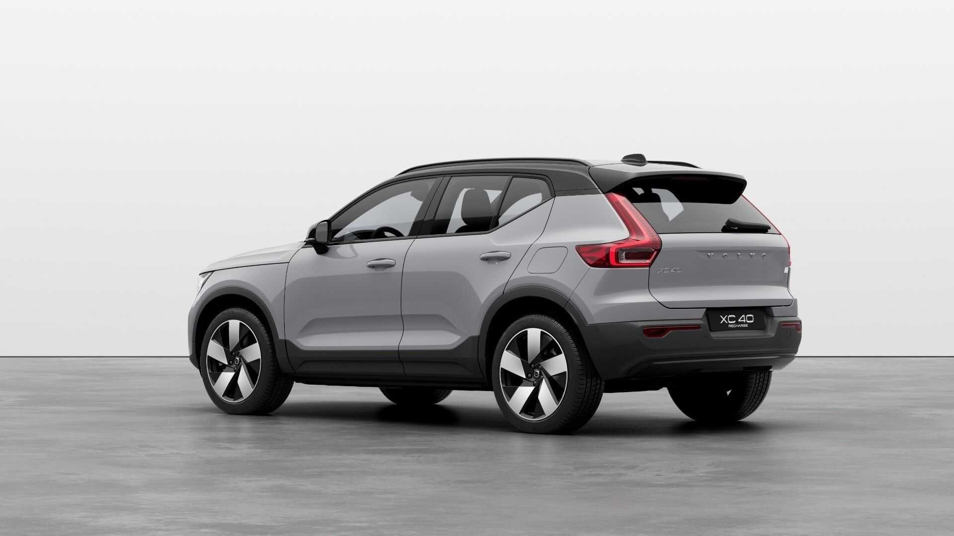سيارة فولفو XC40 