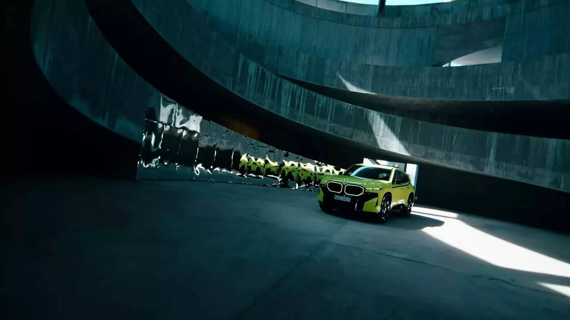 bmw-xm-50e-performance