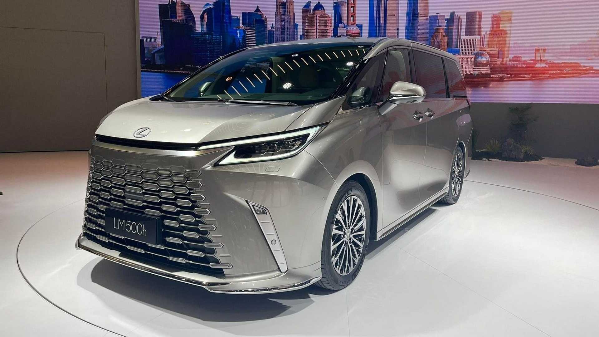 لكزس LM 2024