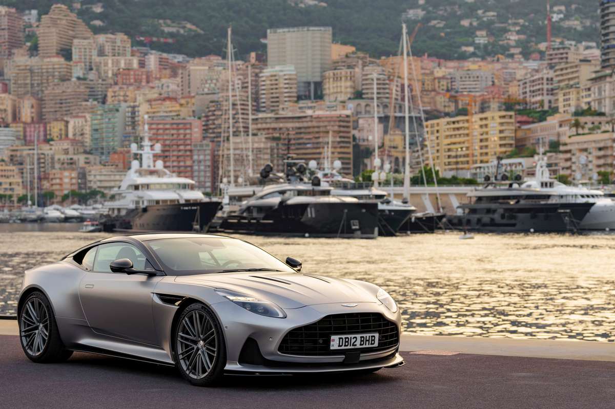  Aston-Martin-static