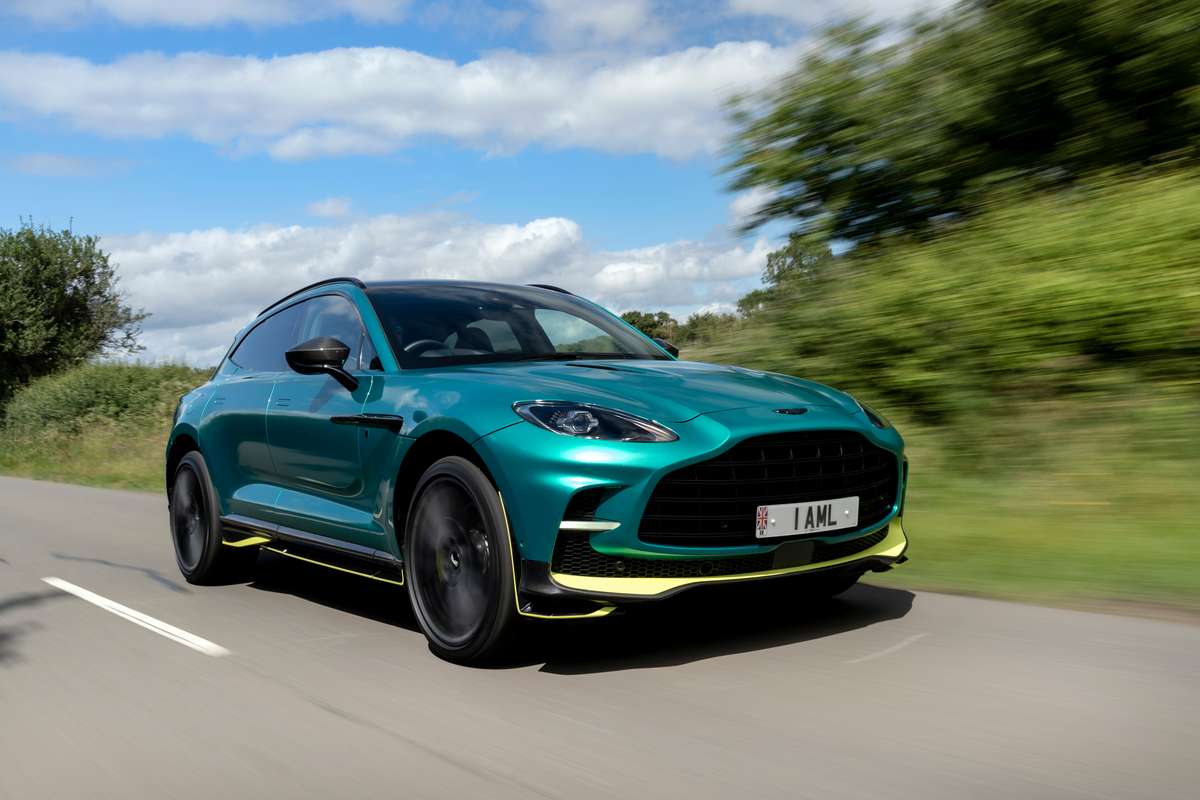  Aston-Martin-dbx