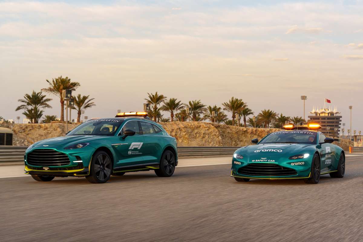 استون مارتن دي بي DBX707 