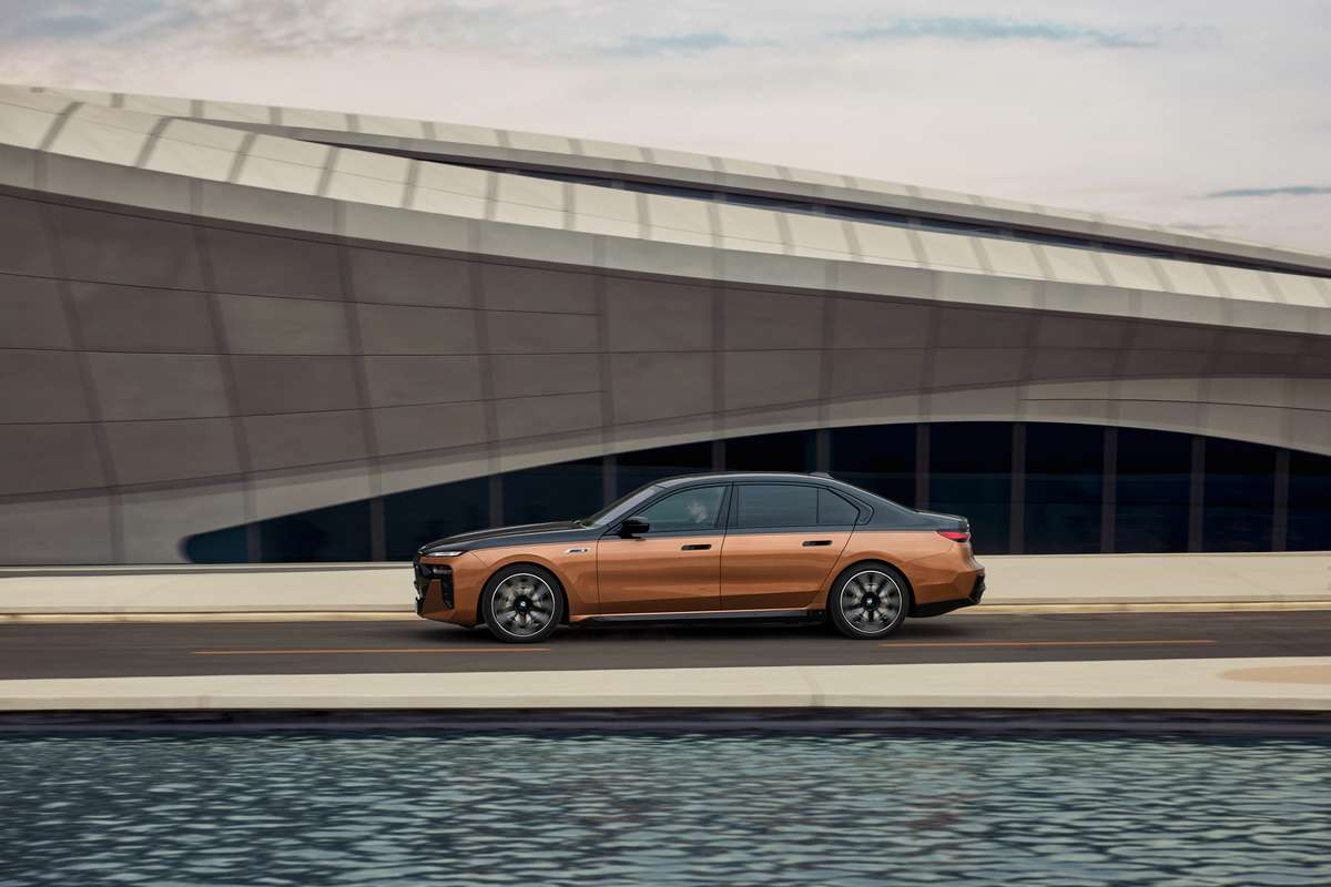 bmw-i7-m70-xdrive-range