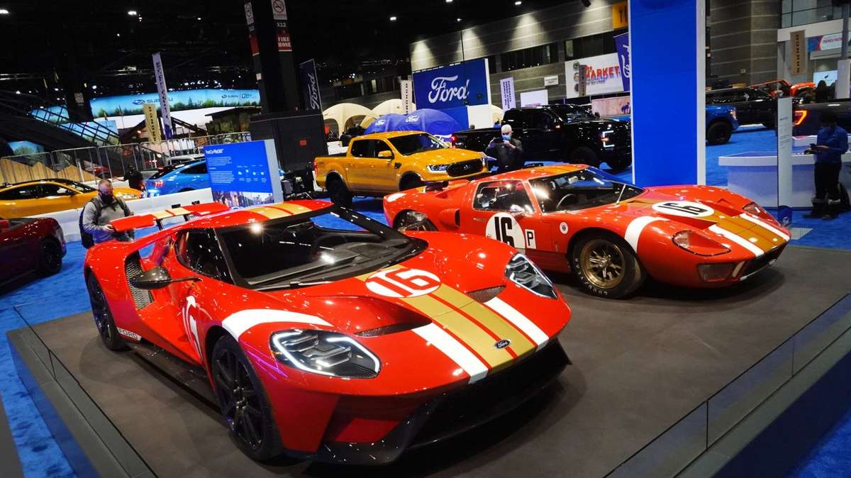  GT Alan Mann Heritage Edition (L) -1966 GT40 AM-1