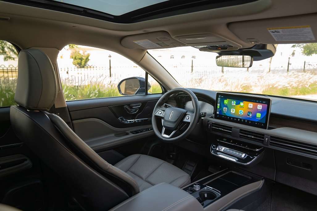 lincoln-corsair-interior