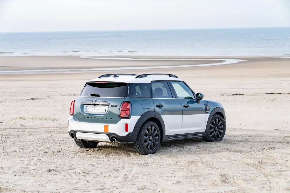 Cooper S Countryman ALL4 Uncharted Edition