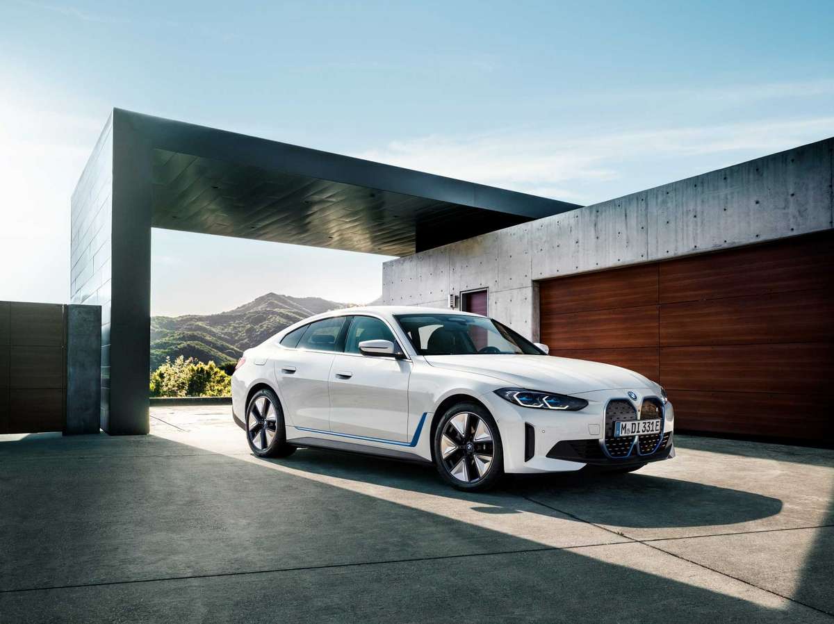 bmw-i4-eDrive35
