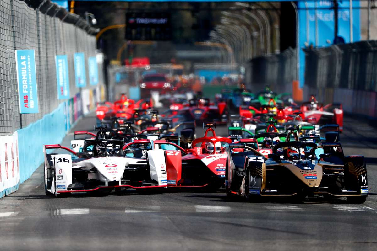 jaguar_tcs-race_in_action